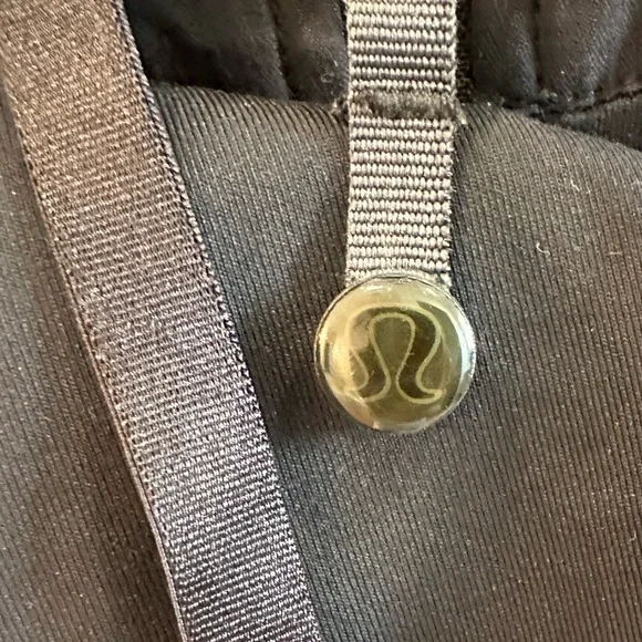 Lululemon Women's Black Hooded Jacket szM - Picture 7 of 9